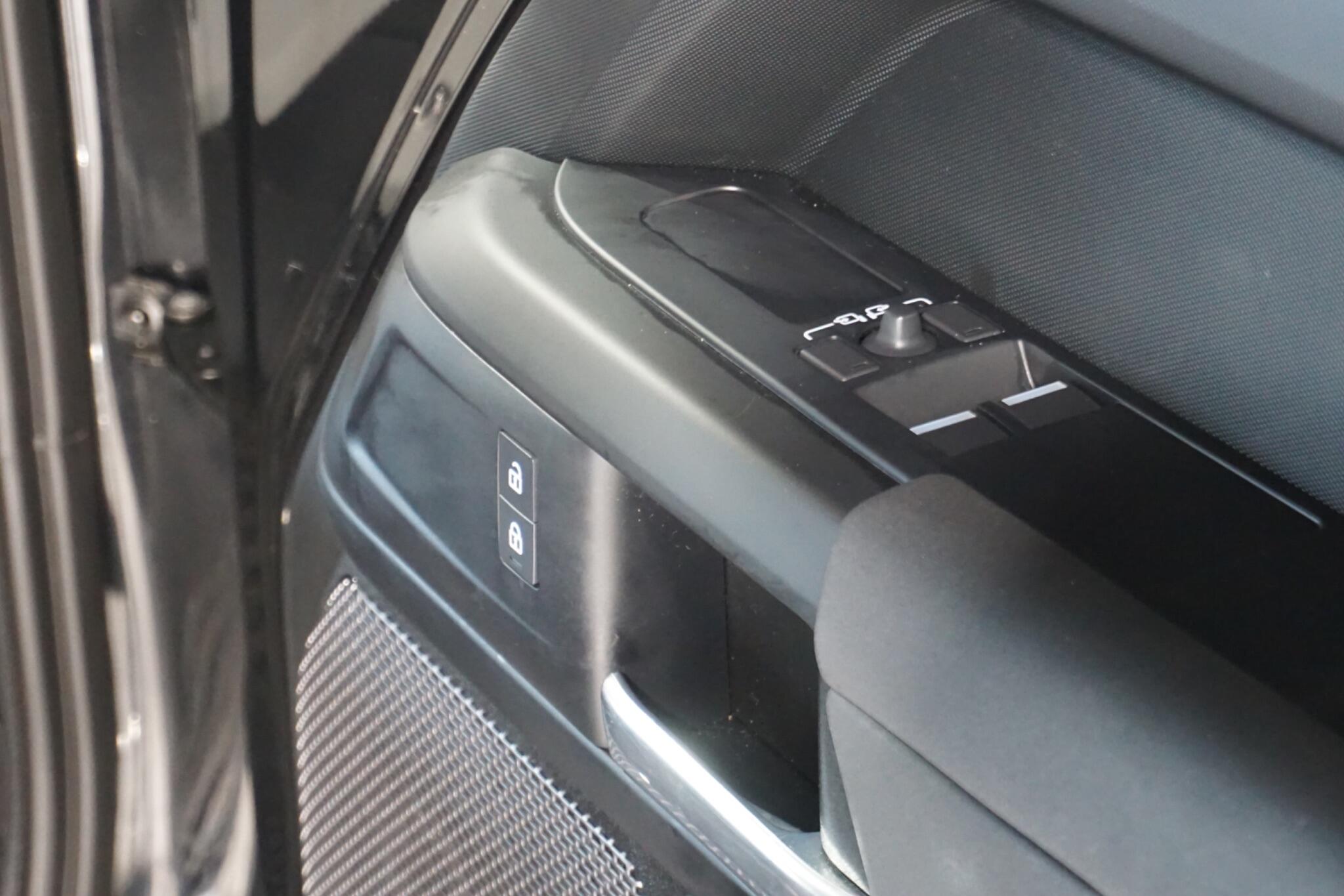 Land Rover Defender 90 3.0 D250 MHEV Hard Top SUV 3dr Diesel Auto 4WD SWB Euro 6 (s/s) (250 ps)